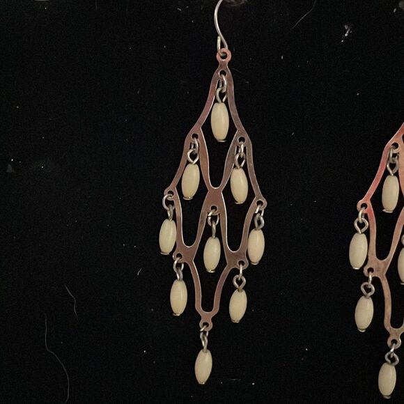 3.5” gold tone geometric 5-layer cream teardrop dangle earrings w/9 faux pearls - Picture 6 of 9